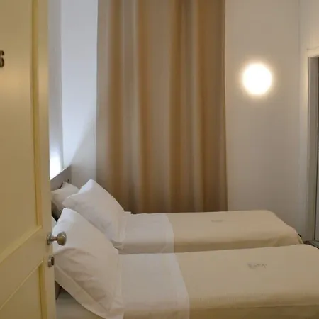 Il Loggiato Dei Serviti Комо