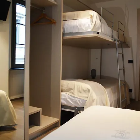 Il Loggiato Dei Serviti Комо