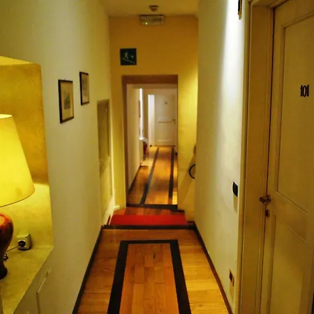 Il Loggiato Dei Serviti 3* Комо