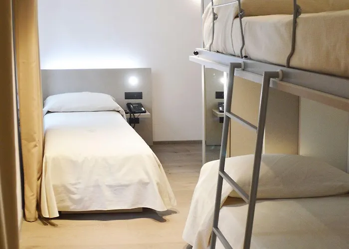 Il Loggiato Dei Serviti Como