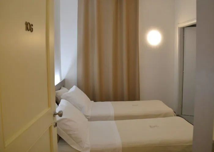 Il Loggiato Dei Serviti Como