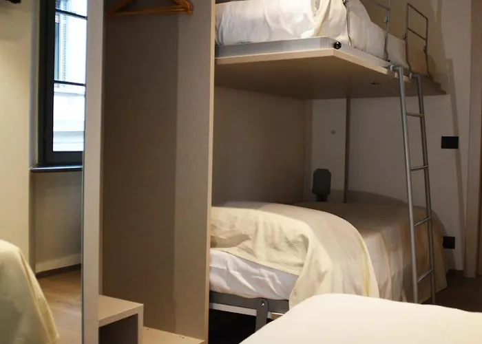 Il Loggiato Dei Serviti Como