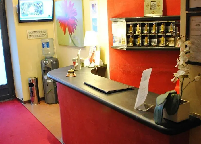 Il Loggiato Dei Serviti Como