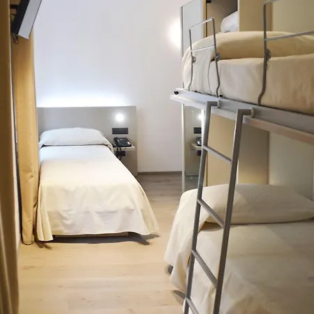 Il Loggiato Dei Serviti Como